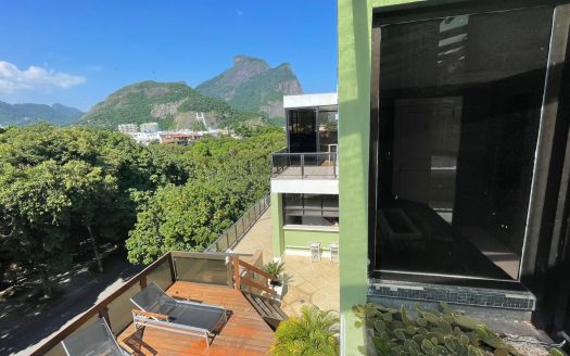 Cobertura com piscina e hidromassagem na Barra das Tijuca